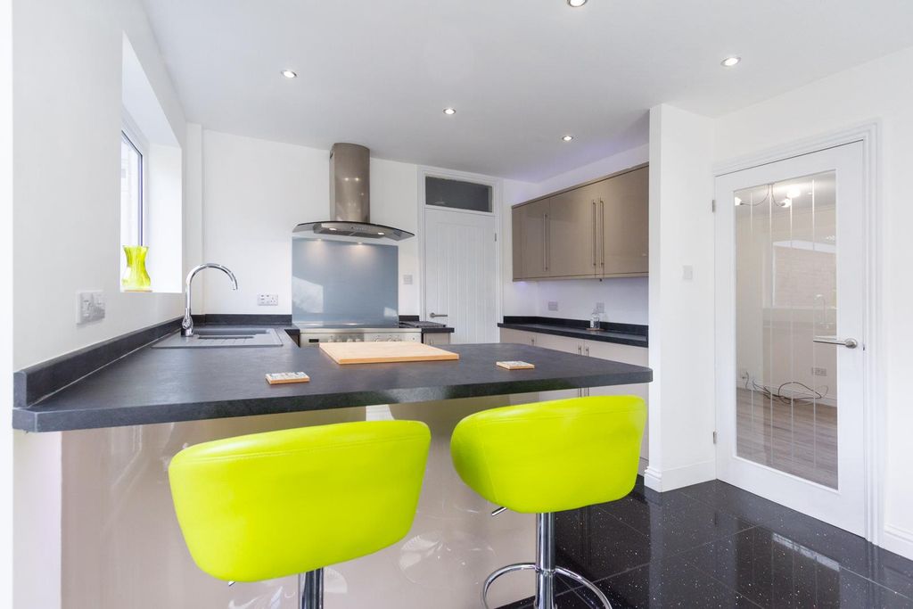 Property photo 2 of 12 Kitchen