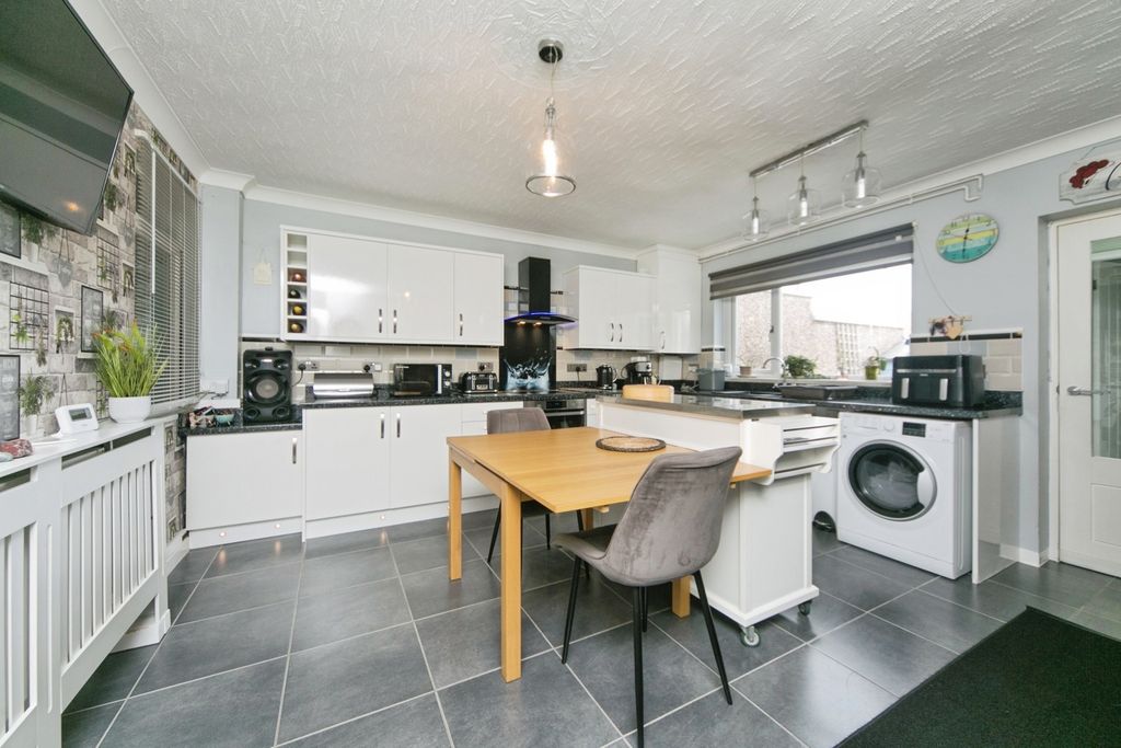 Property photo 3 of 16 Pbox-Img.Jpg
