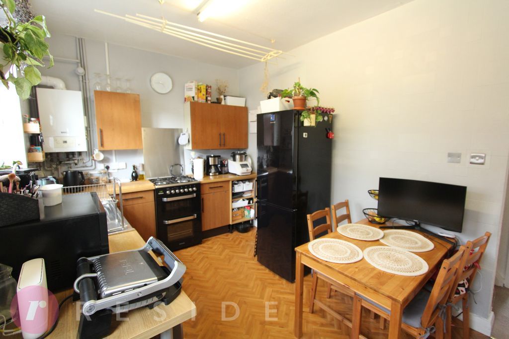 Property photo 3 of 14 Dining Kitchen