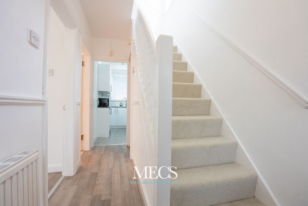 Property photo 3 of 10 2295764