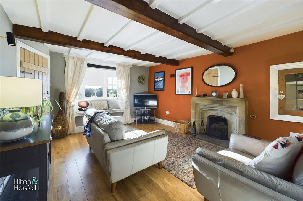 Property photo 2 of 19 Gisburn Road