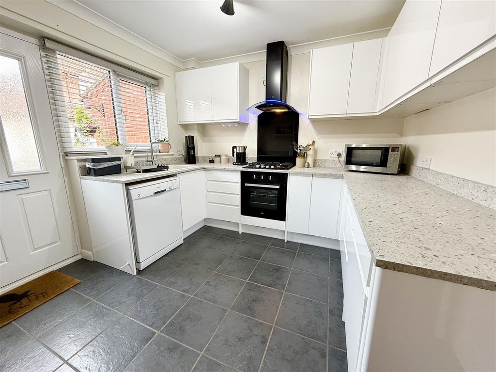 Property photo 2 of 21 Kitchen