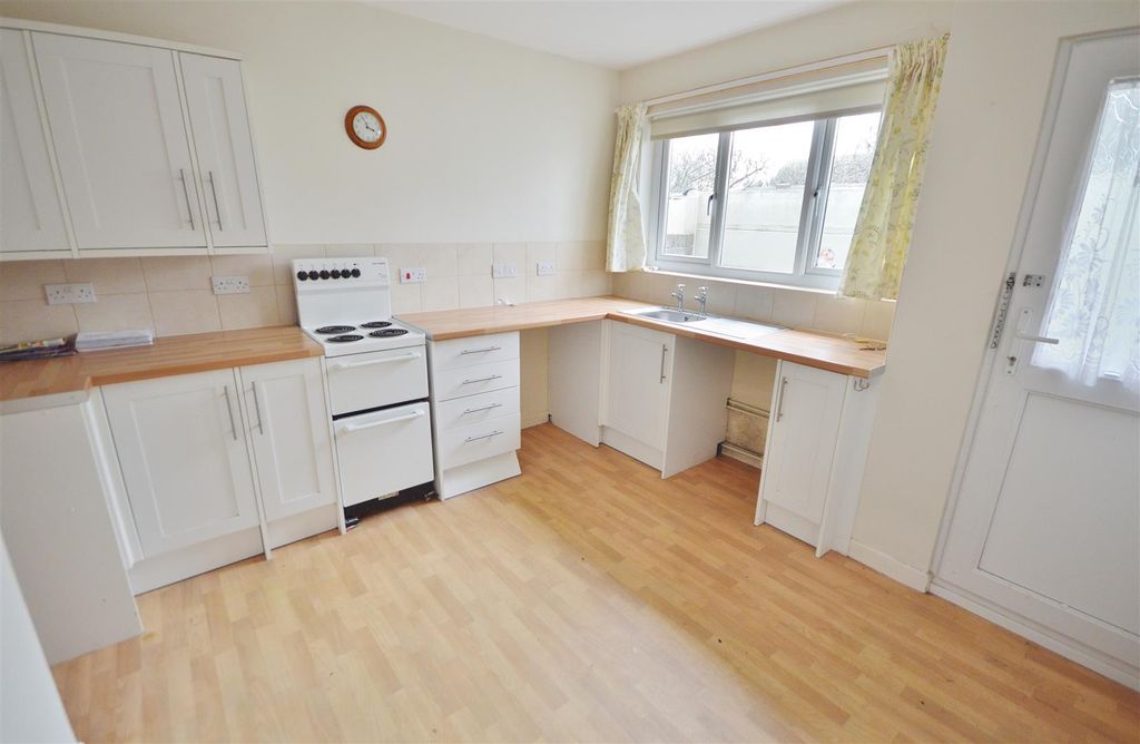 Property photo 3 of 14 Kitchen