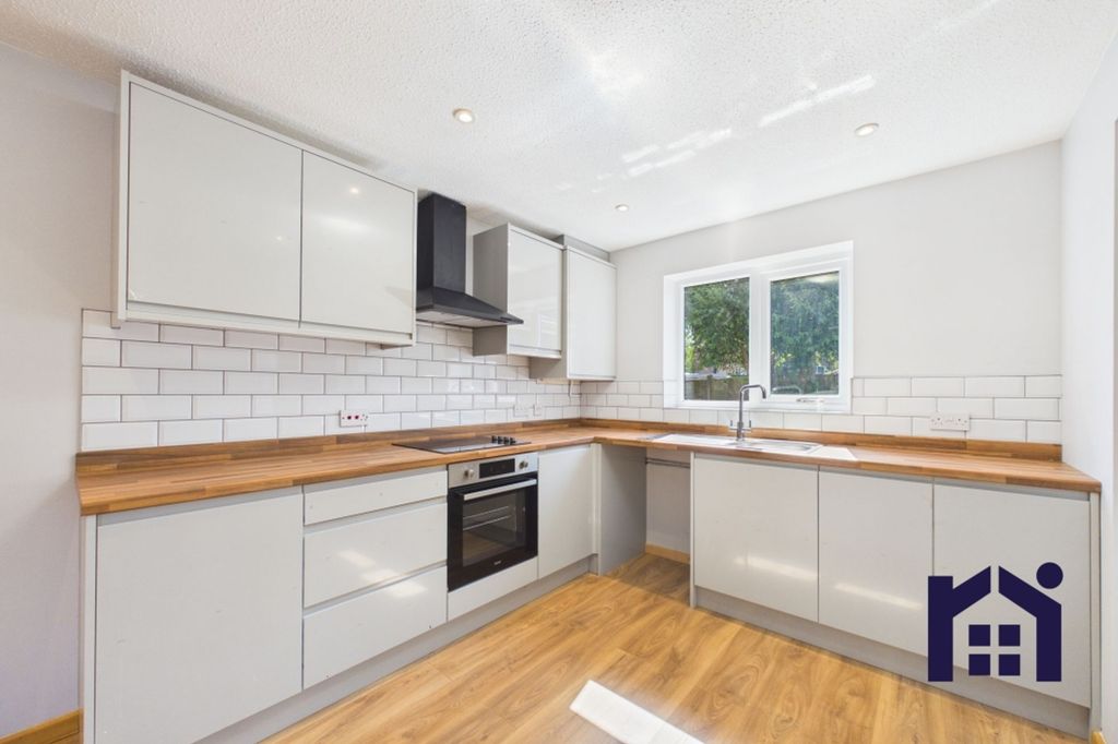 Property photo 3 of 19 Dining Kitchen