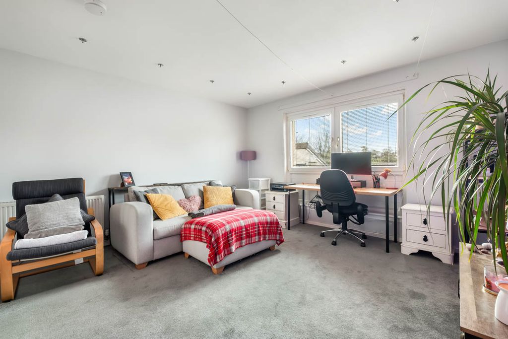 Property photo 2 of 25