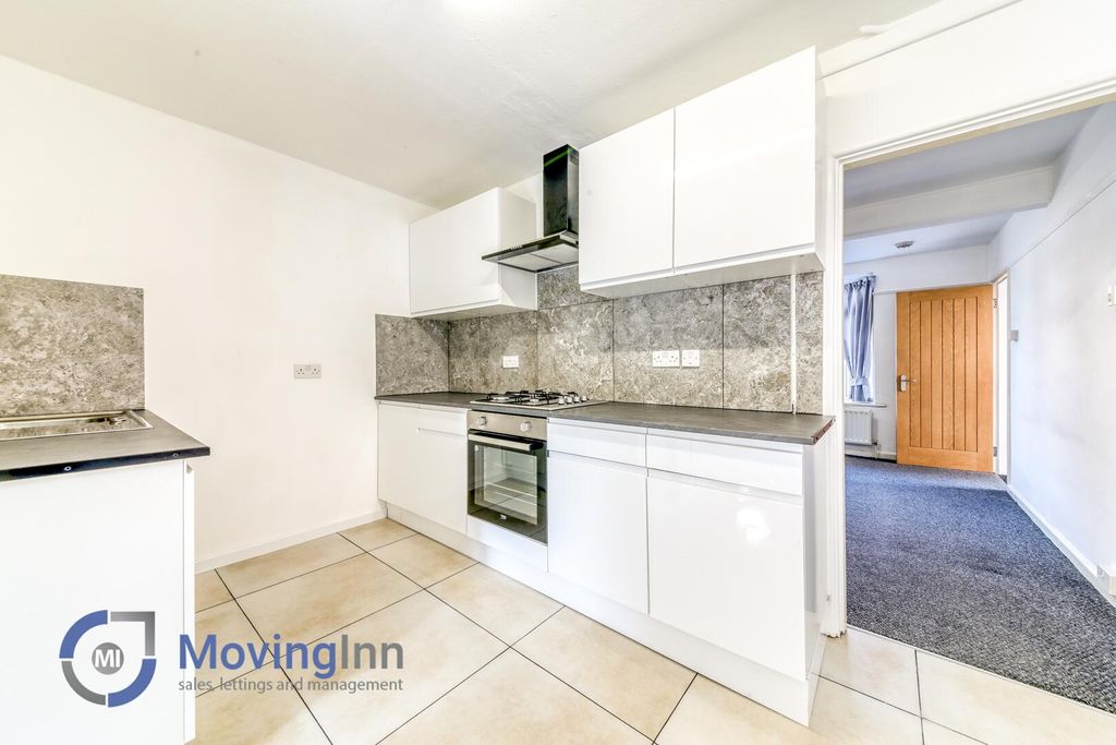 Property photo 3 of 19 Kitchen