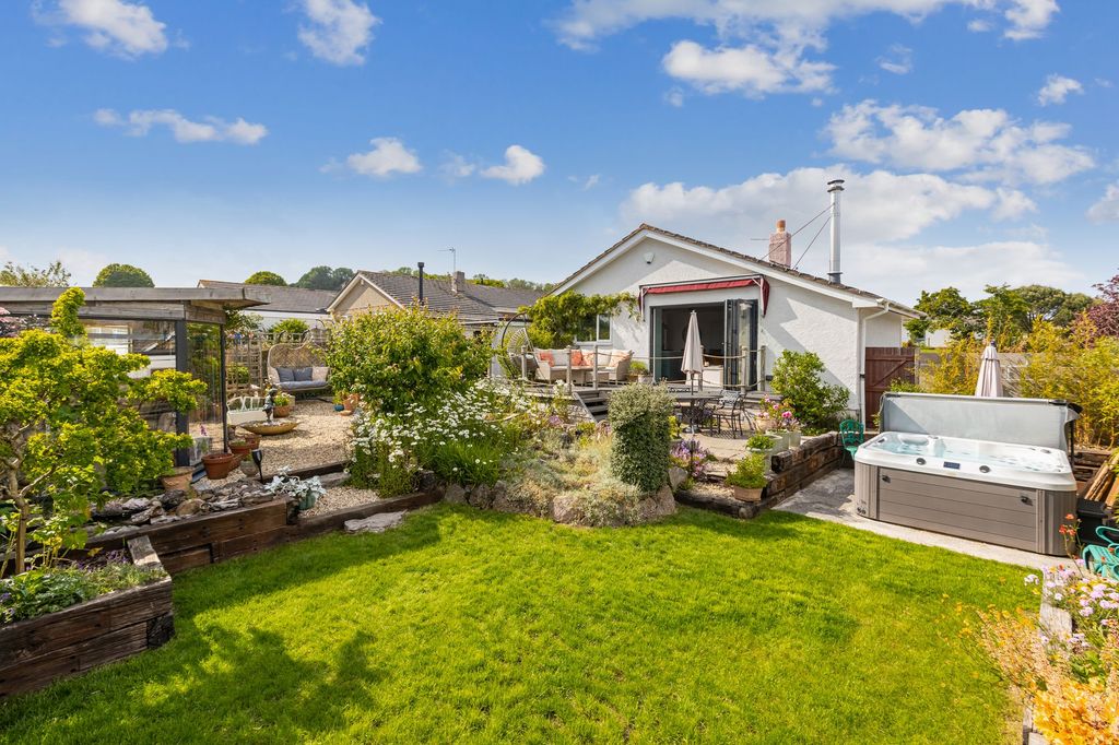 Property photo 2 of 32