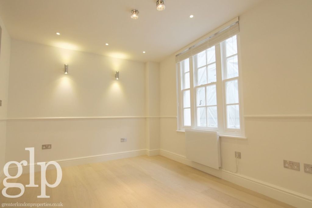 Property photo 1 of 10 959701