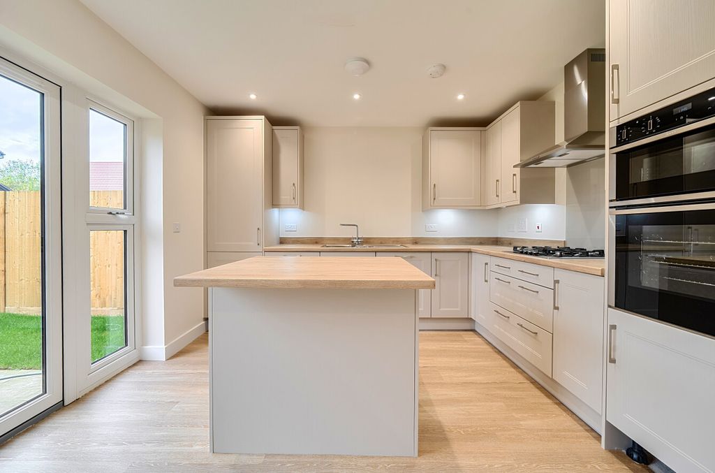 Property photo 2 of 14 1370840-21-6909E9...