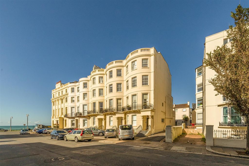 Property photo 1 of 23 6, 7 Lansdowne Place-26.Jpg
