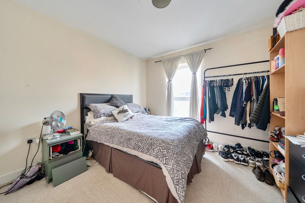 Additional image 7 of 2 bed flat for salePasteur Drive, Old Town, Swindon SN1
