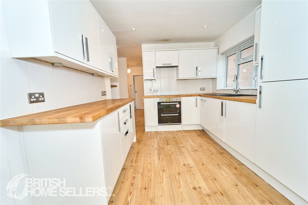 Property photo 2 of 25 Picture No. 32