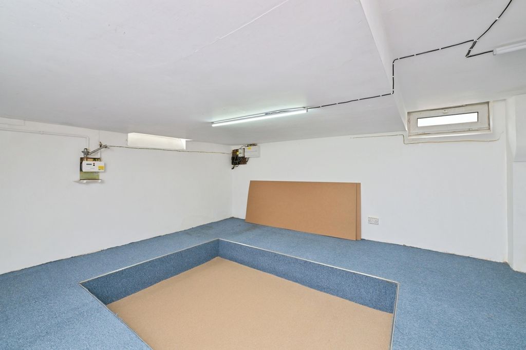 Property photo 3 of 16 Cellar
