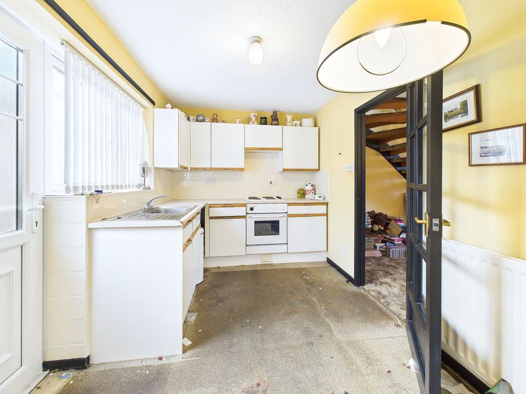 Property photo 2 of 10 Kitchen