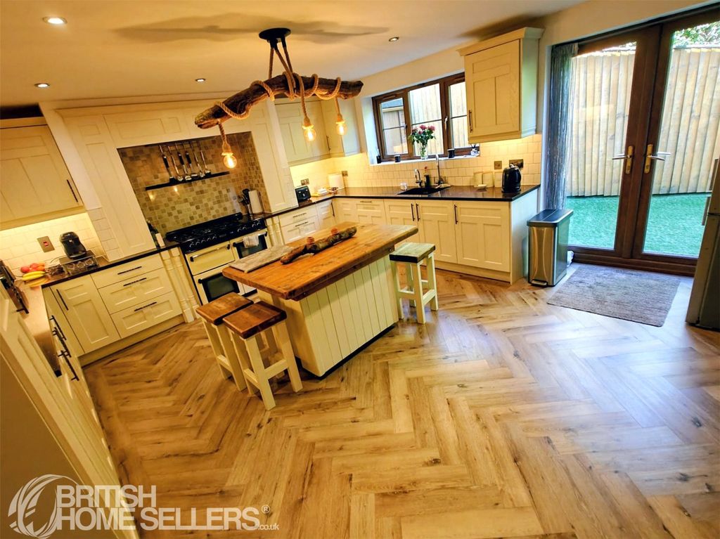 Property photo 2 of 29 Picture No. 27