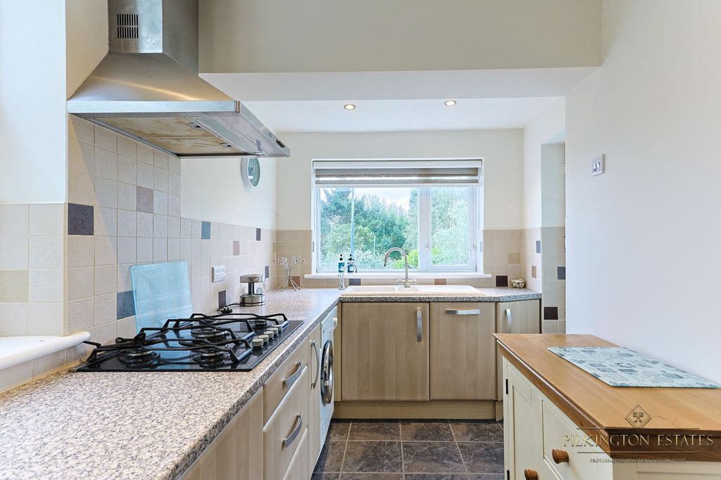 Property photo 2 of 14 4596384