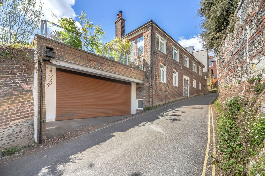 Property photo 1 of 27