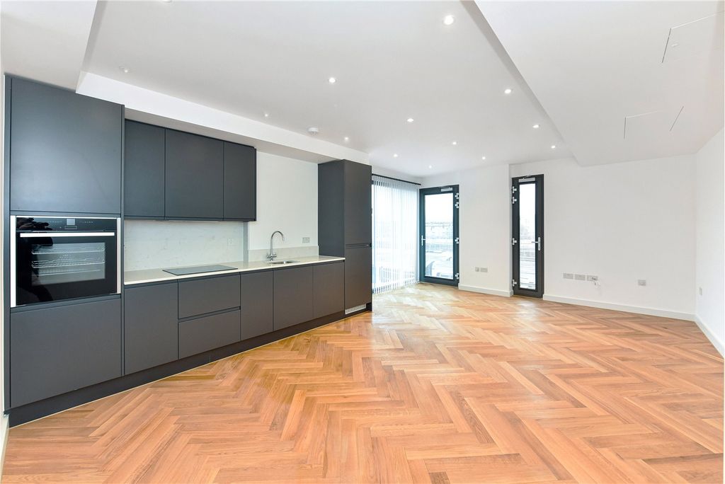 Property photo 2 of 9 Kitchen/Reception