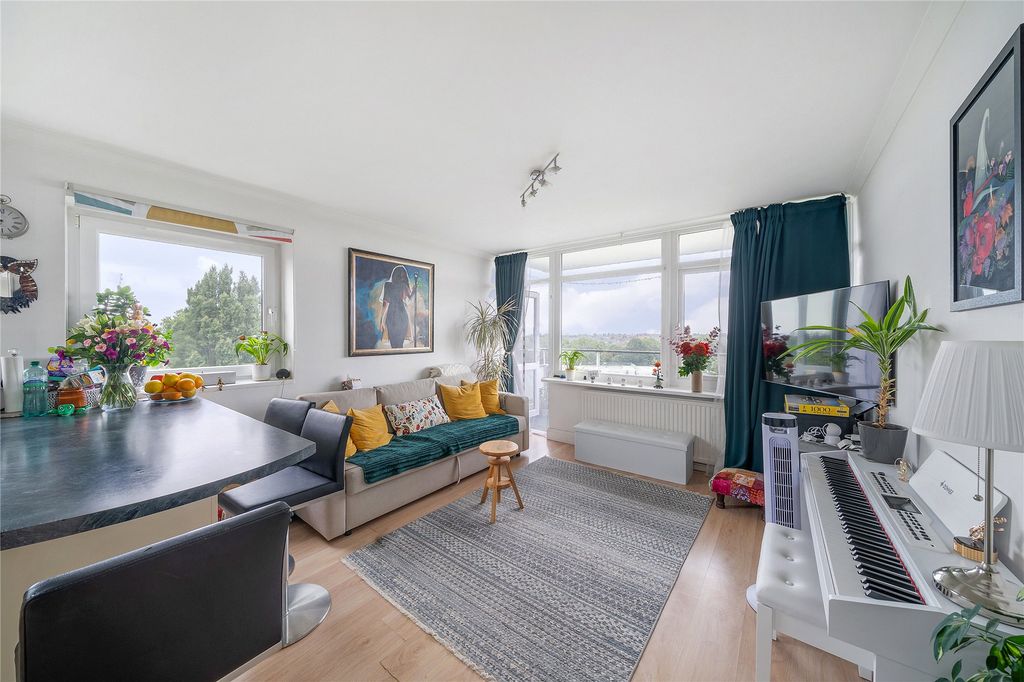 Property photo 3 of 18 Living Room