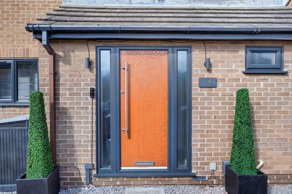 Property photo 2 of 50