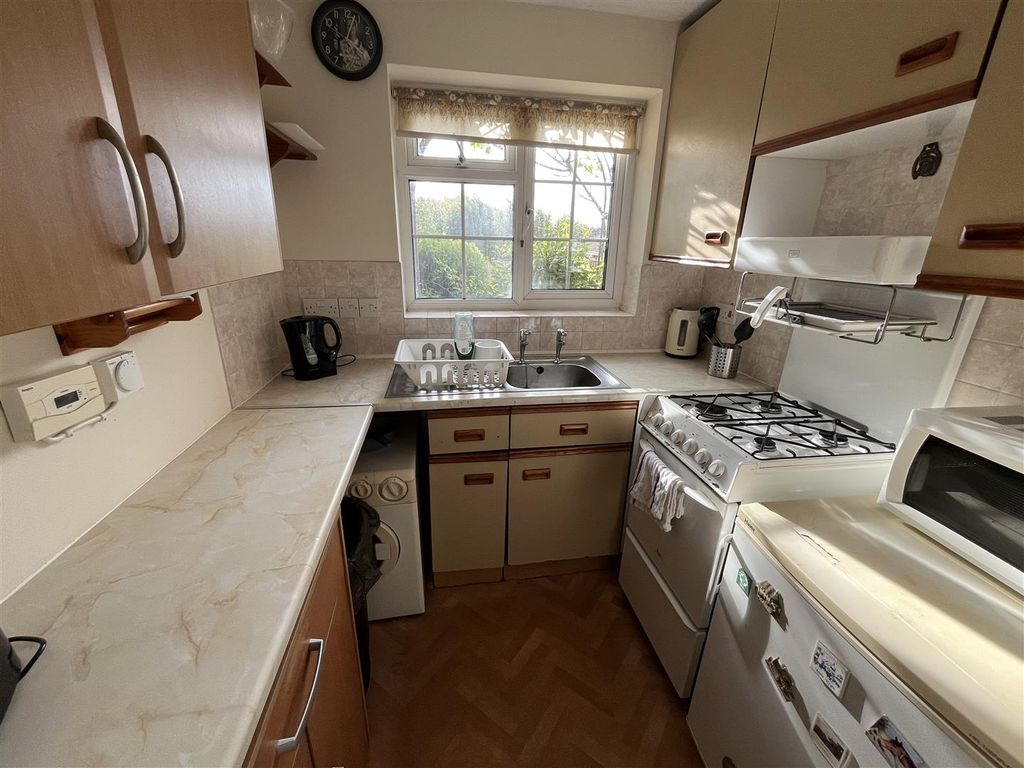 Property photo 2 of 8 Kitchen