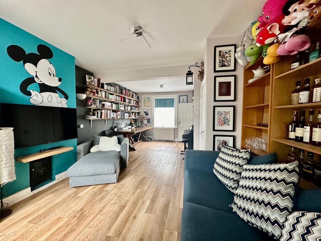 Property photo 2 of 18