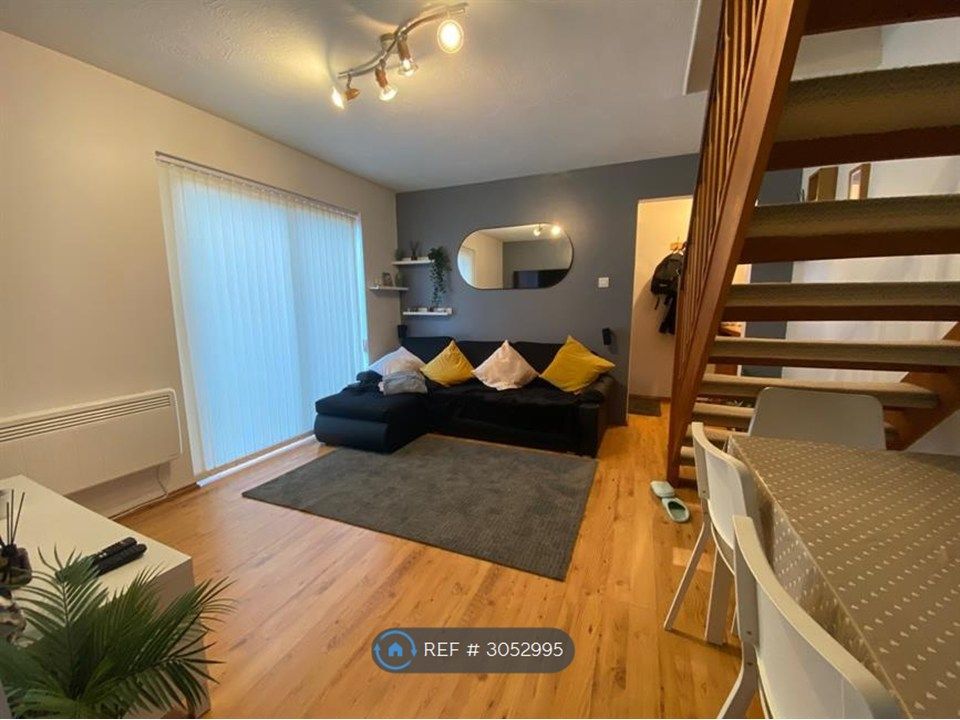 Property photo 2 of 17 Lounge