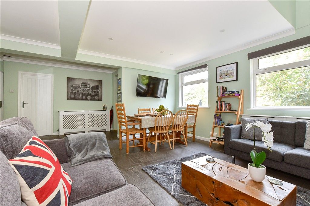 Property photo 1 of 16 Lounge/ Dining Area