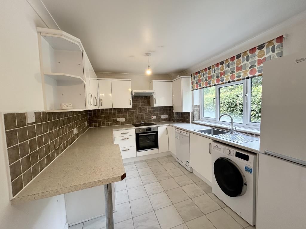 Property photo 2 of 19 Kitchen