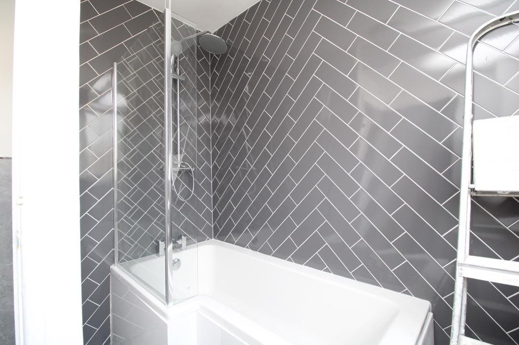 Property photo 3 of 6 35B - Bath 1.Jpg