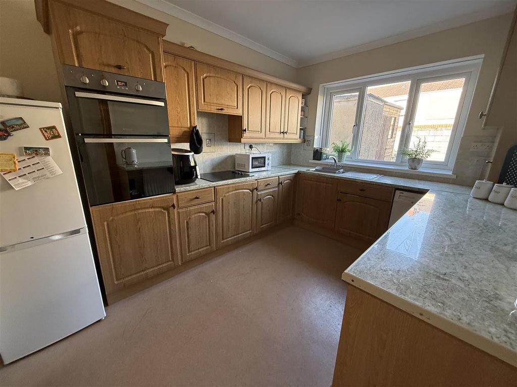 Property photo 2 of 19 Kitchen