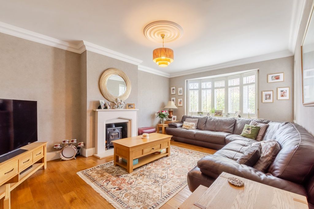 Property photo 2 of 20