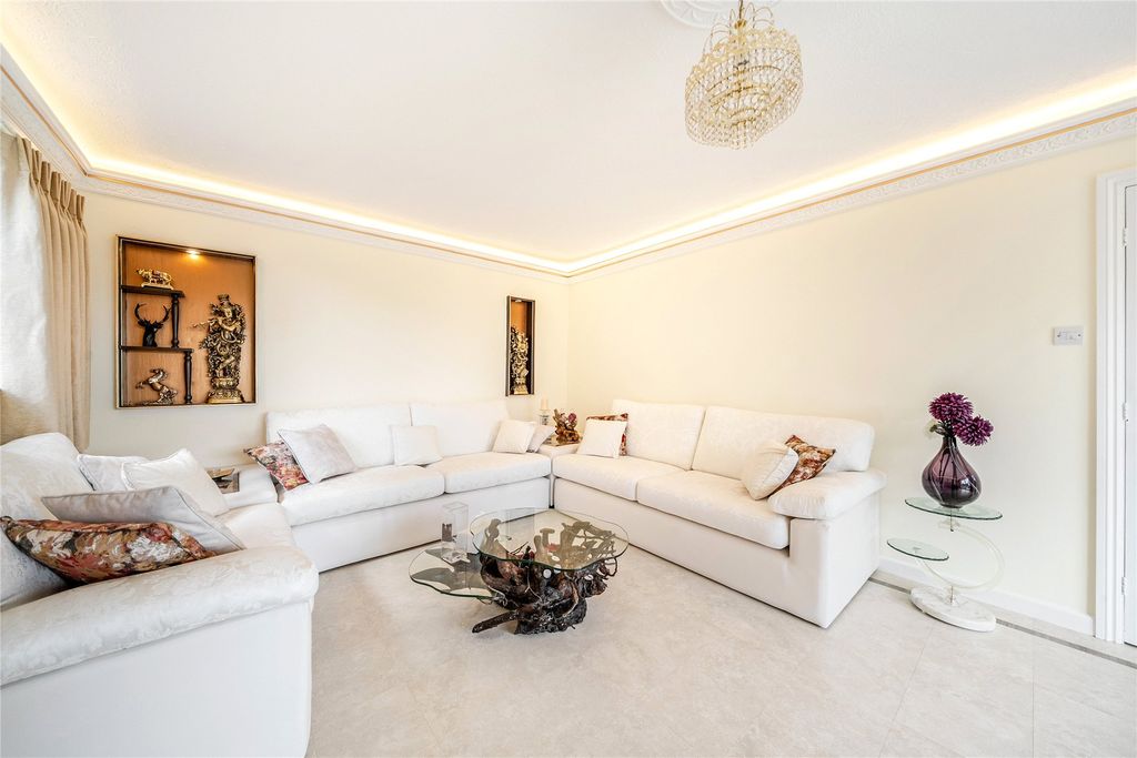 Property photo 2 of 31 Picture No. 12