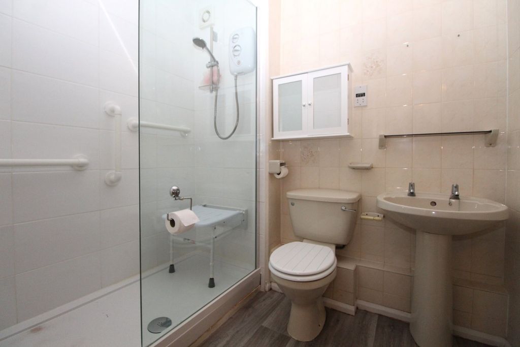 Property photo 3 of 7 Shower Room