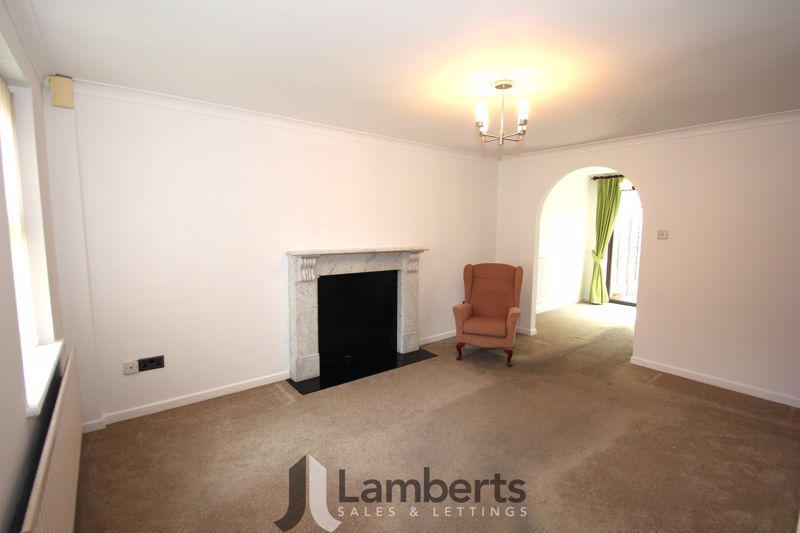 Property photo 3 of 16 Lounge