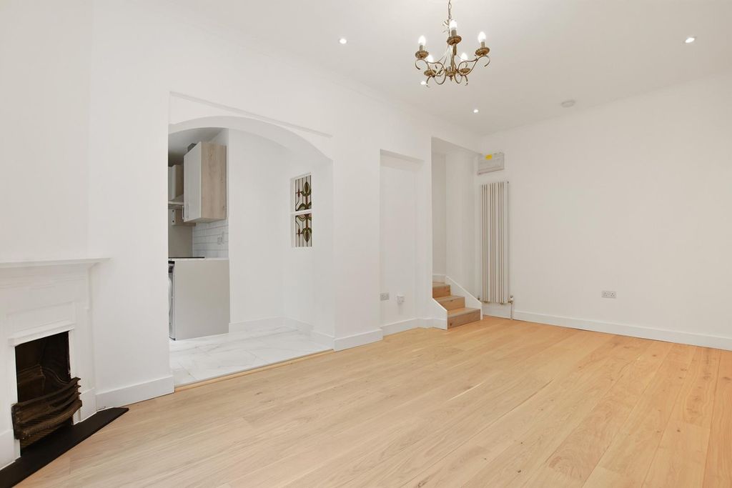 Property photo 3 of 12 Dntec - Flat 2, 14 Greville Place - Reception Angl