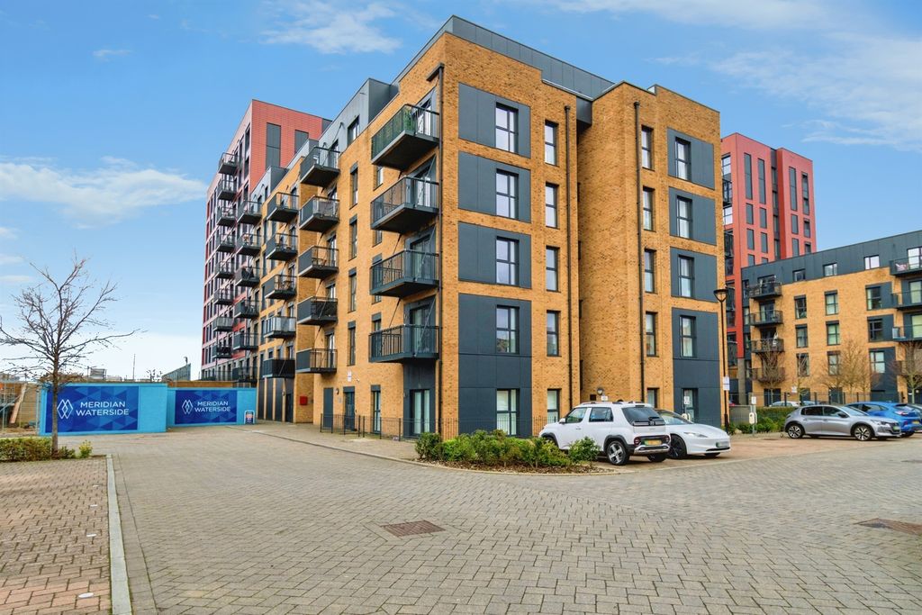 Property photo 1 of 17