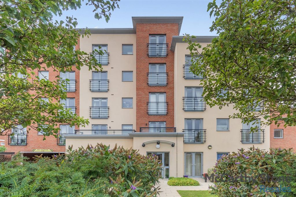 Property photo 2 of 23 8665110-Exterior02.Jpg