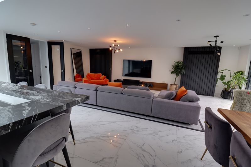 Property photo 2 of 16 Photo 16