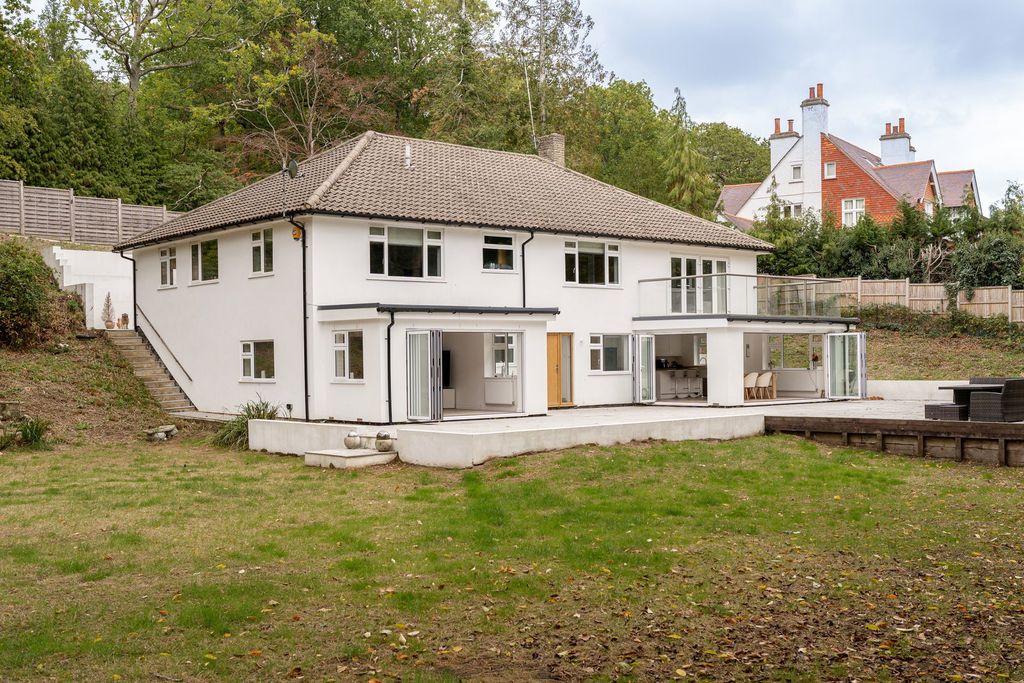 Property photo 2 of 27