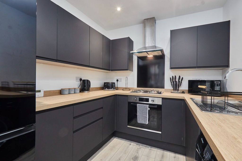 Property photo 1 of 5 3 Bed Terraced House To Rent Dartnell Rd, London Cr0