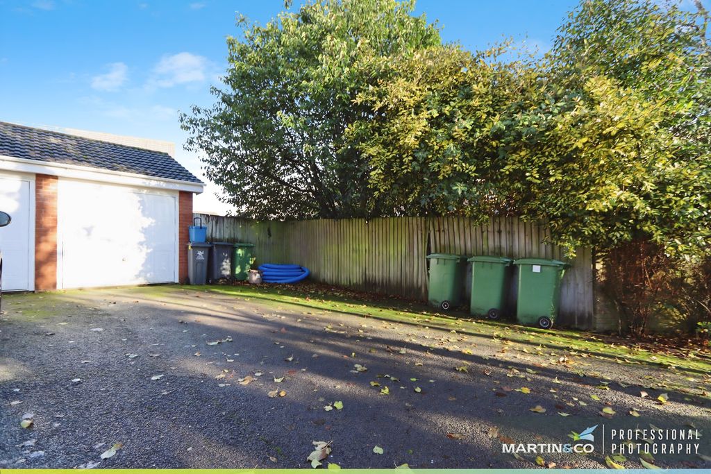 Property photo 2 of 27