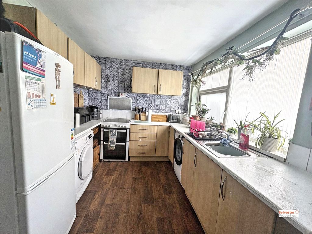 Property photo 3 of 18 Picture No. 01