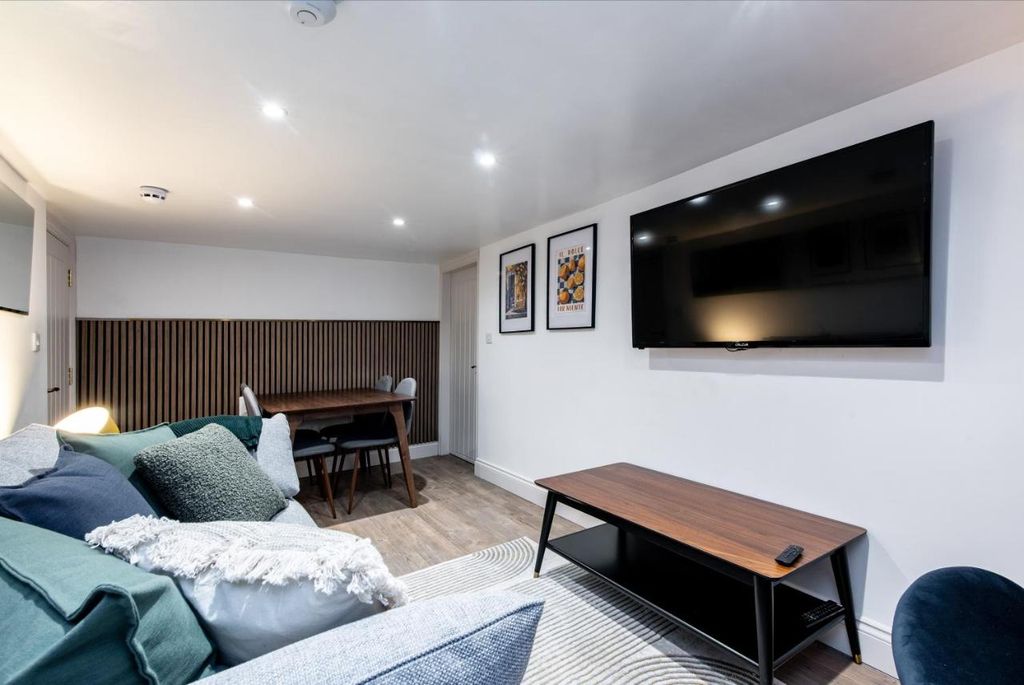 Property photo 3 of 9 644670447