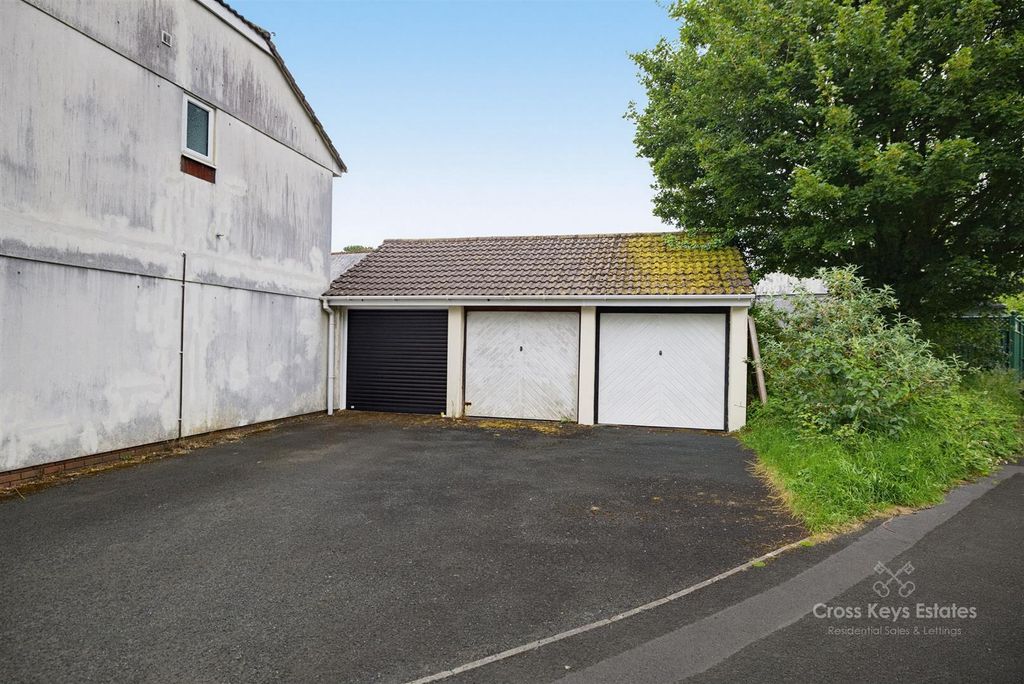 Property photo 1 of 9 Cross Keys Estates
