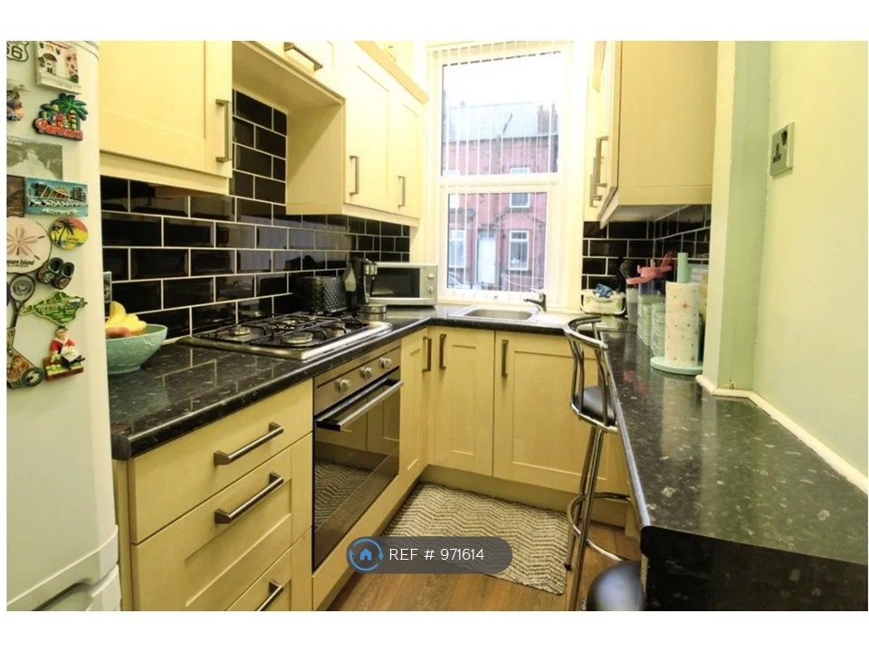Property photo 3 of 9 Kitchen