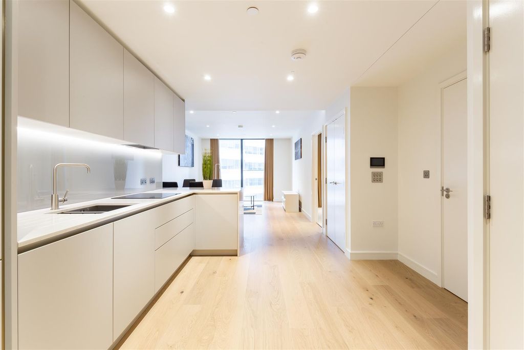 Property photo 2 of 10 280420215_Prot_Apartment 412 Hampton Tower 75 Mars