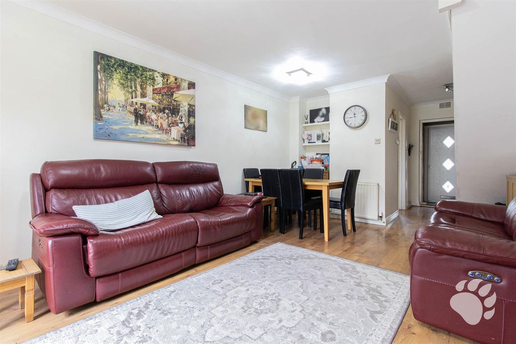 Property photo 2 of 20 Lounge