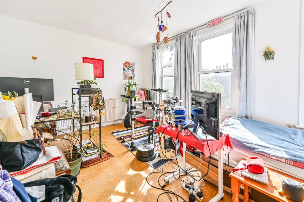 Property photo 2 of 8