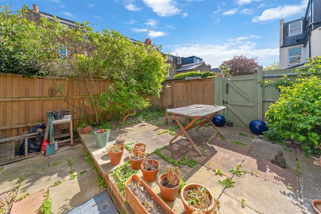 Property photo 1 of 10 Garden